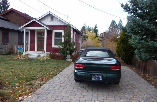 Riverfront Cottage -Near Drake Park, Walk to Town.