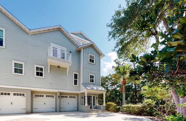 Riverfront dog-friendly townhome with fireplace, dock access & pickleball