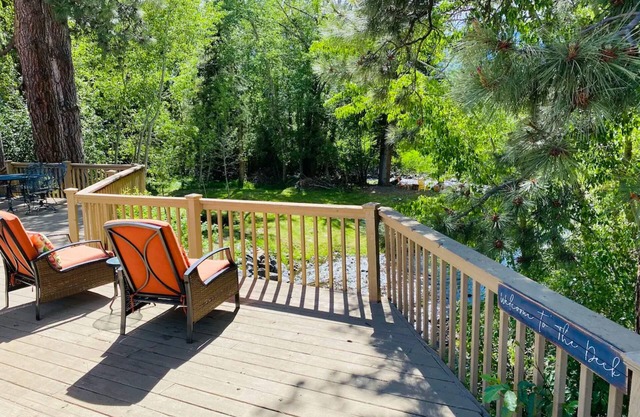 Riverfront dog-friendly studio with river-view deck, & kitchenette - near town