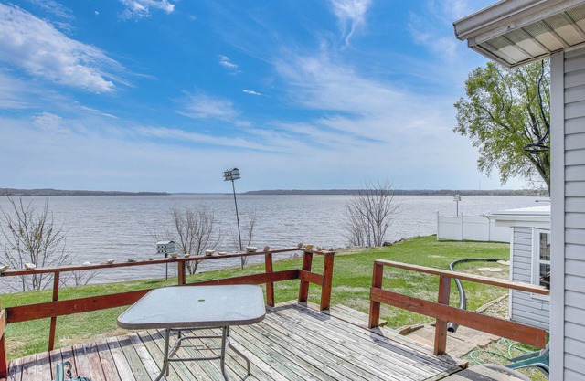Riverfront Gem w/Kayaks & Yard in Montrose!