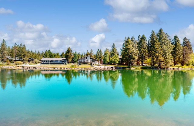 Riverfront home close to Mt. Bachelor with a private hot tub and dock
