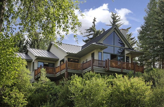 Riverfront Home in Woody Creek - Exceptional location
