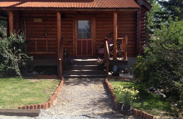Riverfront Living. Near Chico Hot Springs, Sage Lodge, Copper Rose & Stoneflower
