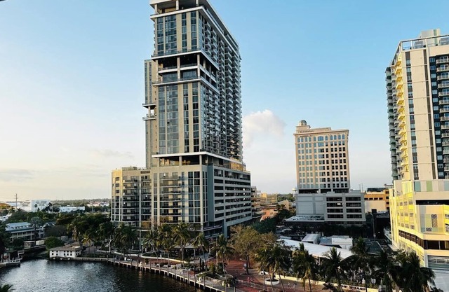 Riverfront Luxury Heart of Downtown Ft Lauderdale