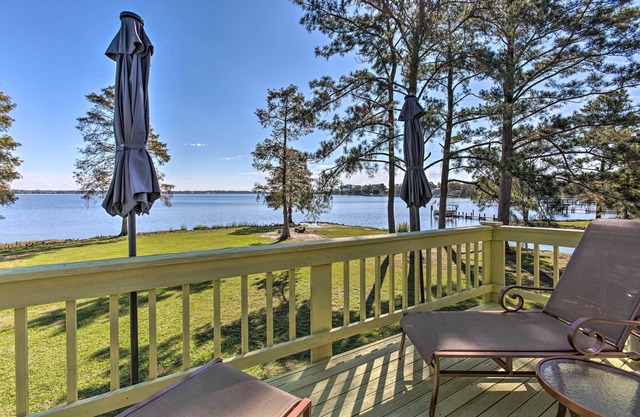Riverfront New Bern House: Gourmet Kitchen & View!