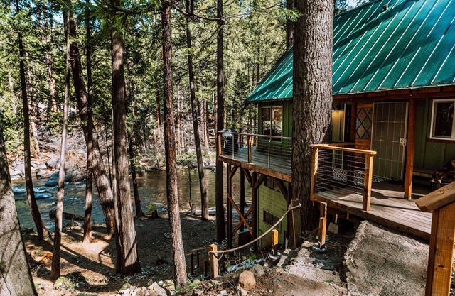 Riverfront! Pet-Friendly A-Frame Cabin - 25min to Sierra @ Tahoe