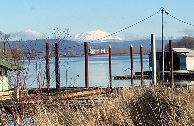 Riverfront Red Cottage: Boating, fishing, hiking and kayaking