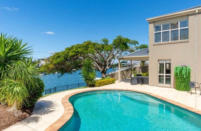 Riverfront Retreat Family Getaway 4BR with Pool