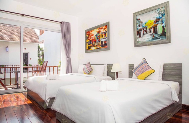 RIVERFRONT VILLA 8BEDROOM