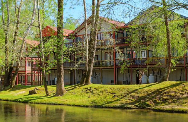 RiverHaus on Edelweiss - Cozy Multi-Level River Condo in Downtown Helen