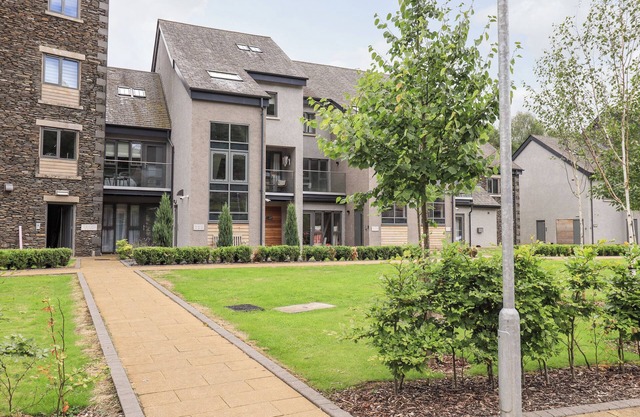 RIVERS EDGE, family friendly, with a garden in Newby Bridge