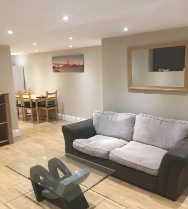 RIVERSIDE APARTMENT IN THE CENTRE