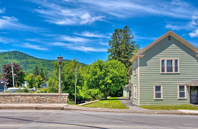 Riverside Colebrook Apt - Walk to Main Street