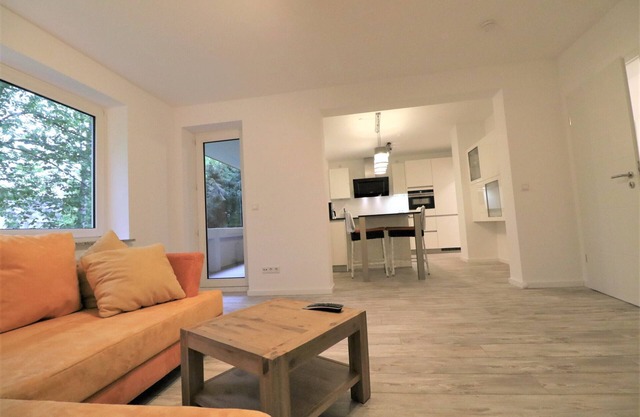 Riverside:Trade fair, business, apartment 2 bedrooms 2 king size beds 1 sleeping c. 84 m²