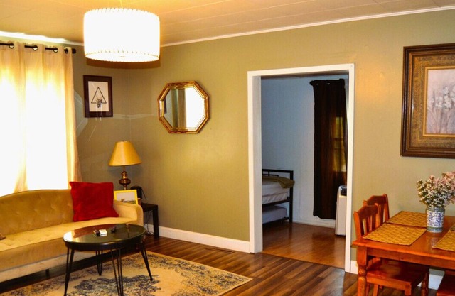 Riverside : delightful ambiance and ample natural light makes a unique place