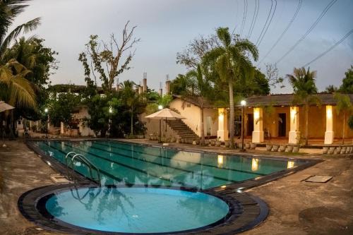 Riverside Hotel