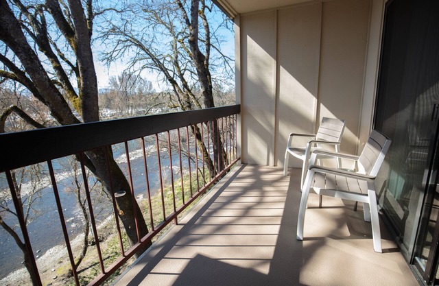 Riverside Inn