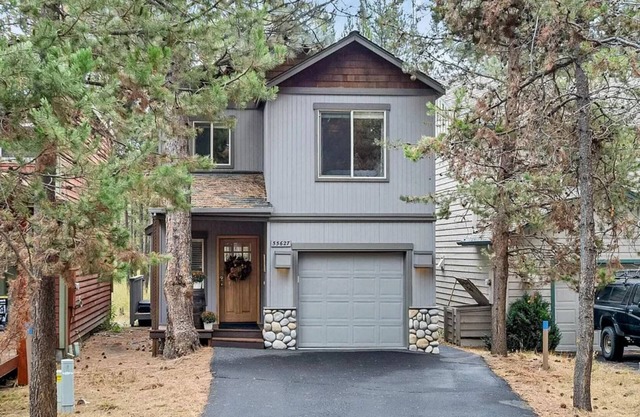 Riverside Location with AC, EV charger, Fireplace, Bikes, Community Pool/Courts/Trails