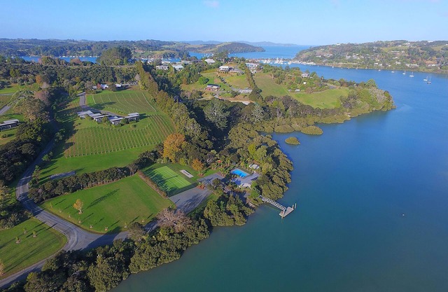 Riverside Matakana luxury apartment style baches