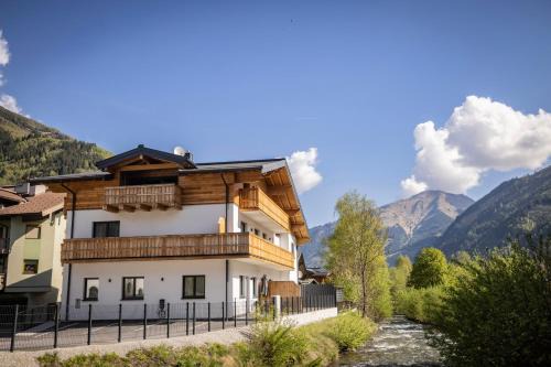 RIVERSIDE RAURIS APARTMENTS