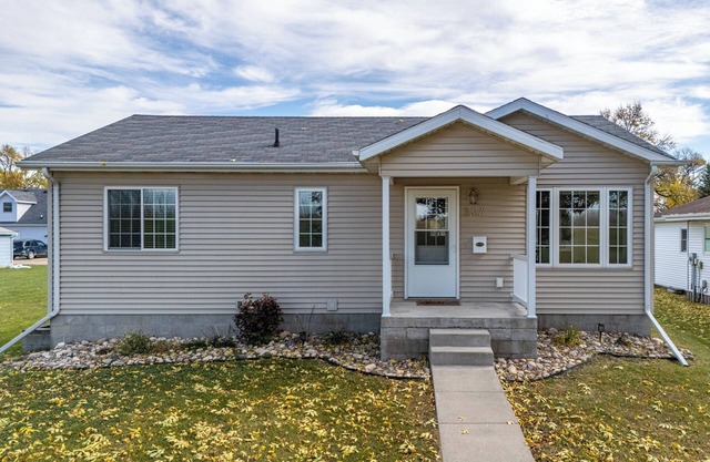 Riverside Retreat - Greenway Escape with 4 bedrooms and 2 bathrooms