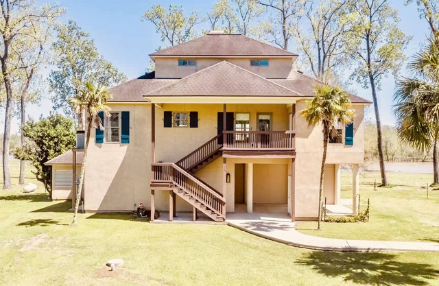 Riverside Retreat w/Pool & Water Front Dock in Louisiana's Paradise!