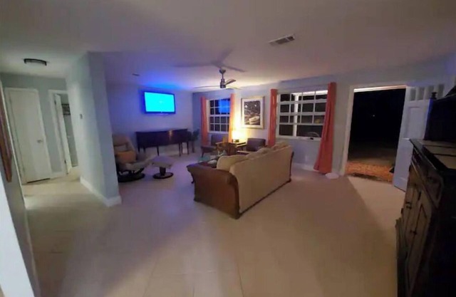 Riverside Retreat 3/2 Home With River View
