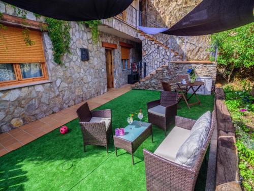 Riverside Rustic Retreat