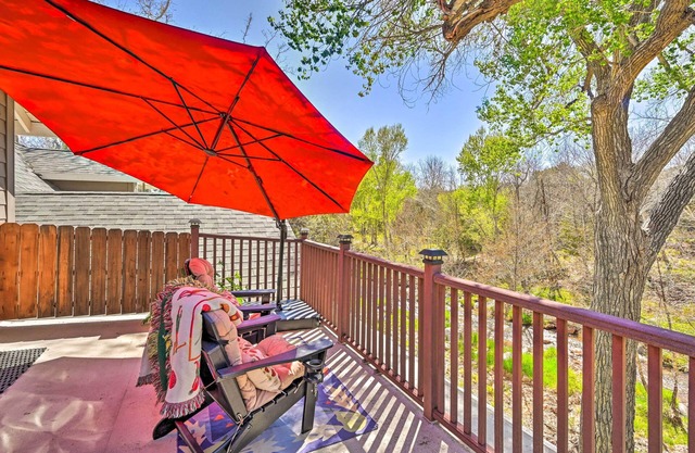 Riverside Tree House Suite w/Balcony & Grill
