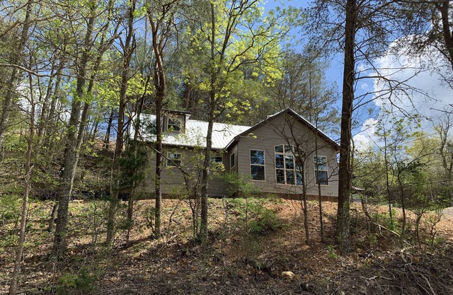 RIVERTON LAKESIDE COTTAGE ON PICKWICK LAKE