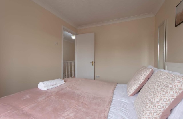 Riverview 5 Bed house in Thamesmead