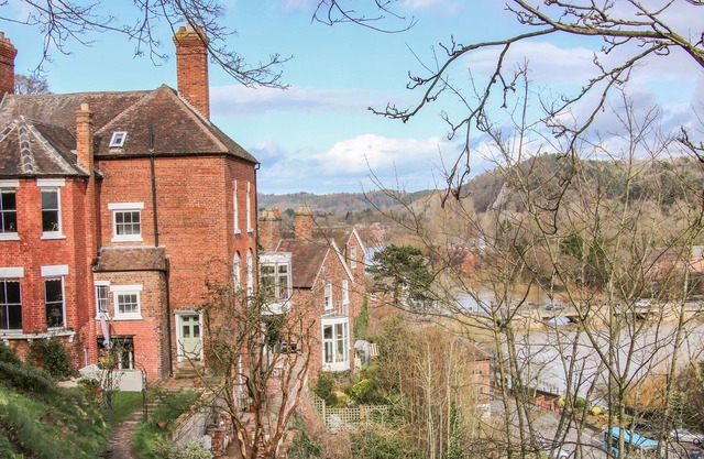 RIVERVIEW APARTMENT, character holiday cottage in Bridgnorth