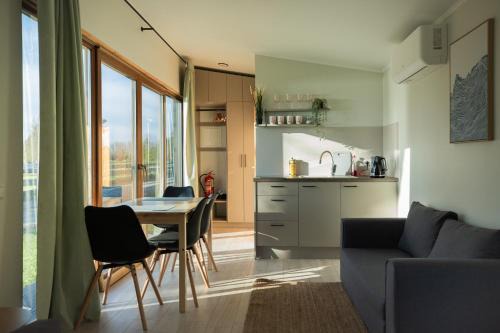 RiverView Cozy Cabins in Jurmala with fishing opportunity