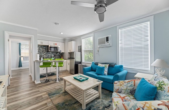 Riverview Green: Downtown Melbourne Apartment