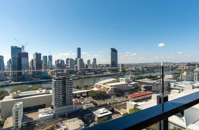 Riverview High level 1bedroom unit with Parking