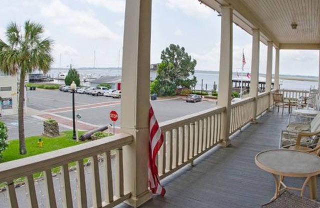Riverview Hotel