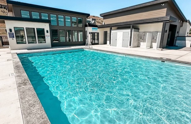 Riverview Retreat · Riverview Retreat - Community Pool open!