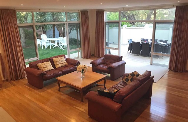 Riviera Retreat Minutes to Geographe Bay and Town