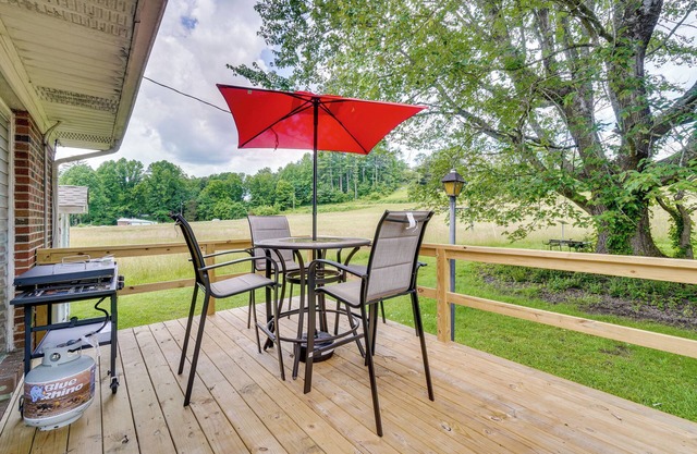 Robbinsville Retreat - Creekside Home w/Deck!