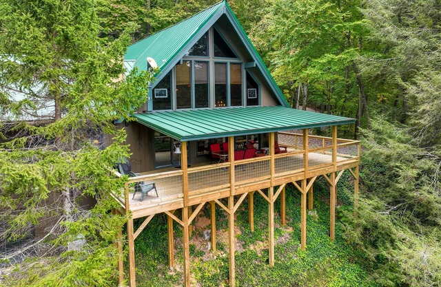 Robbinsville Vacation Rental w/Covered Balcony