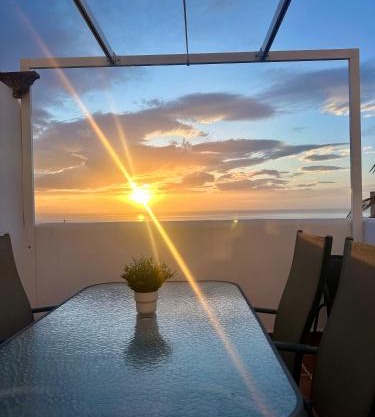 Robelca Seaview Paradise, Casares