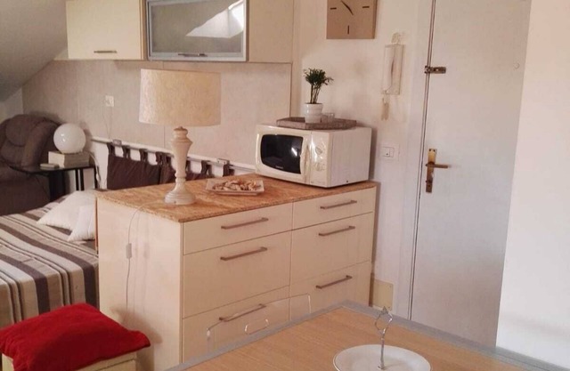 Robi and Rebi - Room with 3 beds in Senigallia