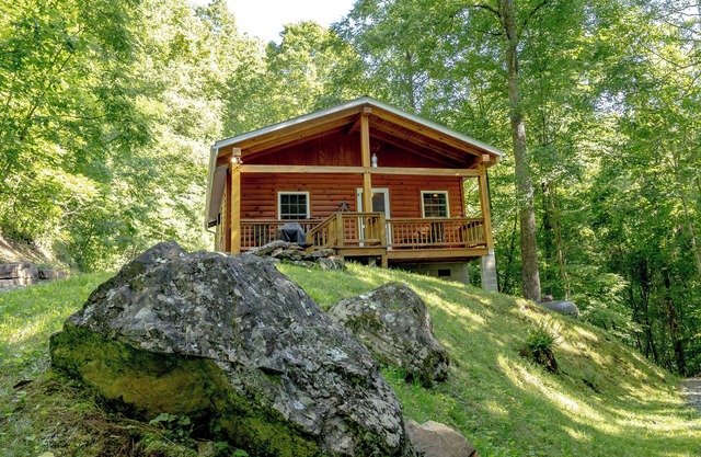Robin’s Nest a cozy cabin getaway