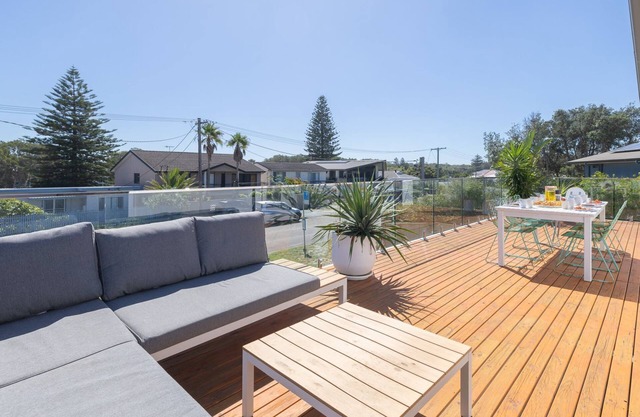 Robinson Retreat, 3 Robinson St - 4 bedrooms, 2 bathrooms, air con and Wi-Fi