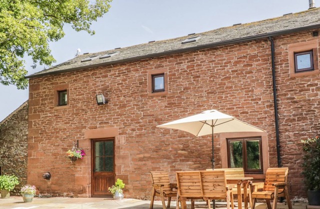 ROBYN COTTAGE, family friendly, character holiday cottage in Wigton