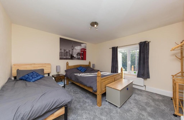 Rocester Rest close to Alton Towers & JCB, Netflix