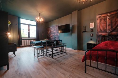 Rock City Apartments Room 5150