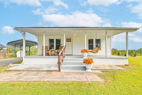 Rock Climb, Hike, Relax! Quiet Beattyville Retreat