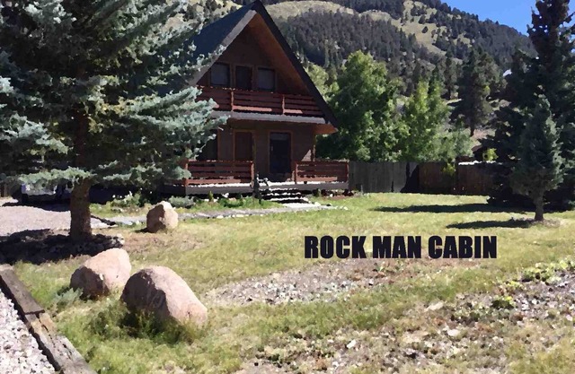 Rock Man Cabin - 3 Bedroom On Quiet Town Street with Large Fenced Backyard