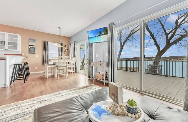 Rock'n Reel Lake House on East Lake Okoboji (Lakefront)